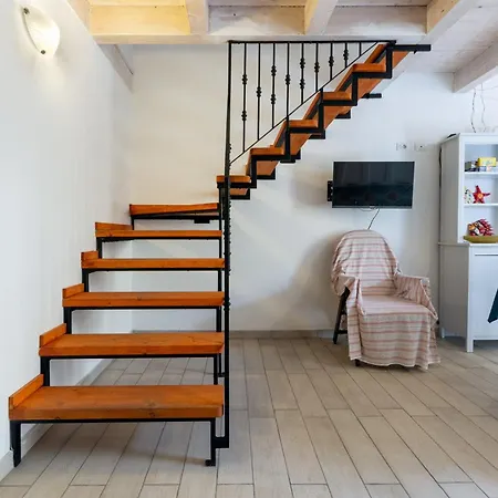Guesthost - La Ca' Rosa Apartment *