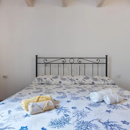 Guesthost - La Ca' Rosa Carloforte (Isola di San Pietro)